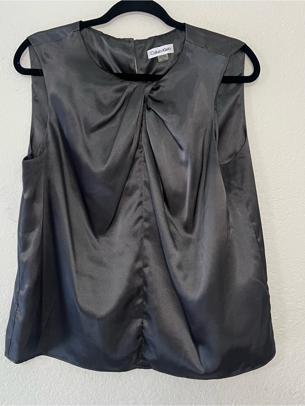 Calvin Klein Women’s Size Large Gray Twist Neck‎ Satin Sleeveless Blouse Keyhole